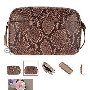 G.I.L.I leather purse